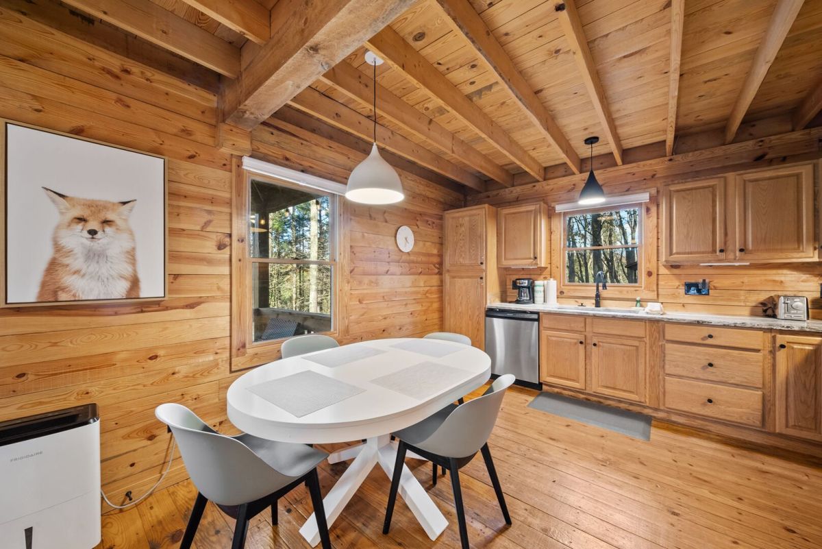 Dining Seats All Four Guests